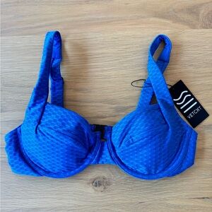 Vetchy Laguna underwire bikini top NEW WITH TAGS, NEVER WORN. Blue.